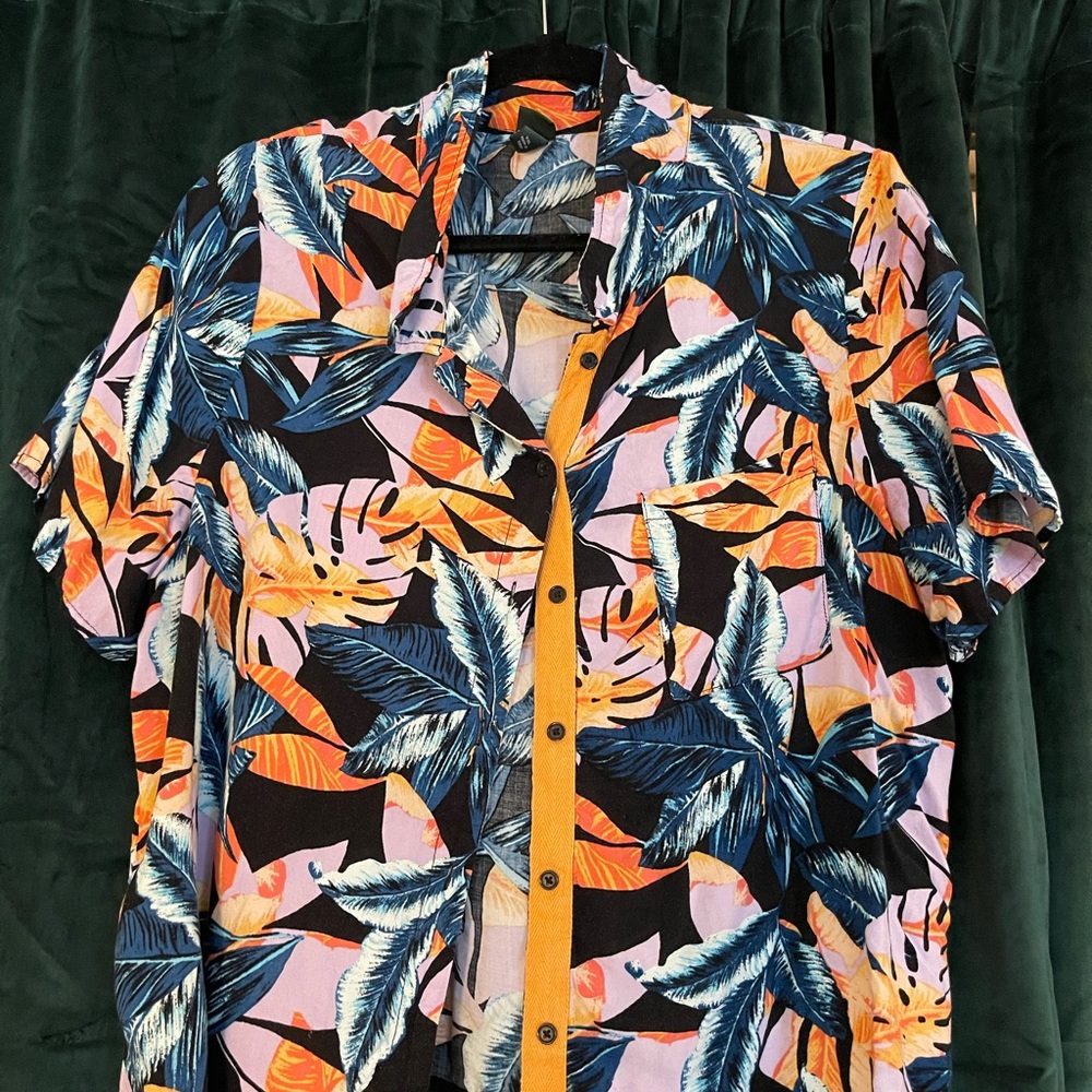 Fun tropical, short sleeve button up shirt